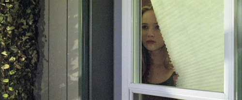 Jennifer alla finestra sul cortile