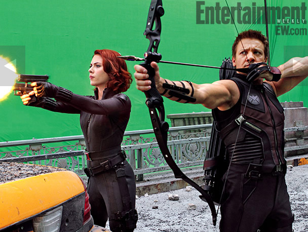 Scarlett Johansson e Jeremy Ranner durante le riprese di The Avengers